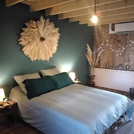 D'hotes Les Cabris Guest house Verneix